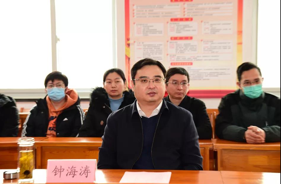 院长钟海涛,党委委员,副院长肖要来;泗水县县委常委,副县长刘前,县